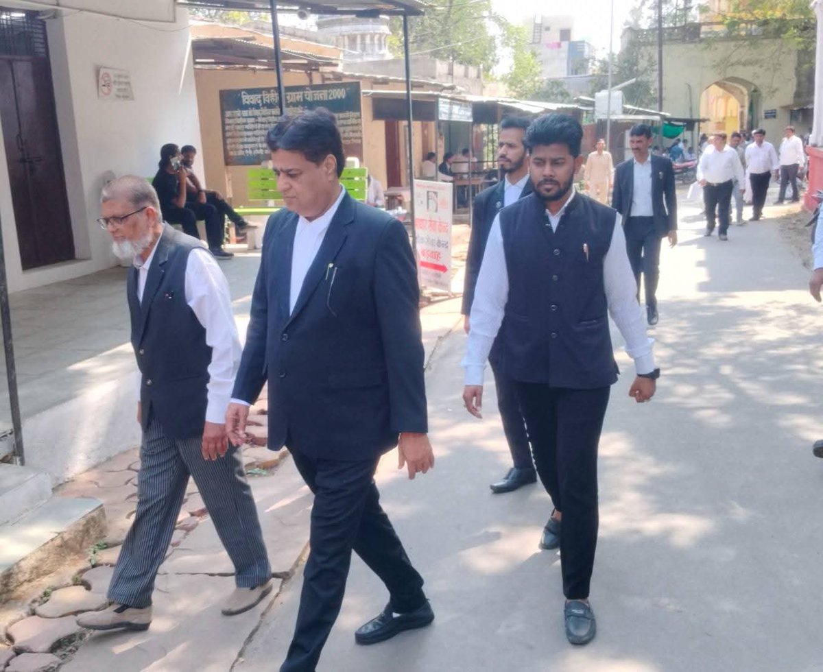 sheikhalimINC's tweet photo. मध्यप्रदेश राज्य अधिवक्ता परिषद के चुनाव में बड़वा तहसील न्यायालय में जन संपर्क कर अभिभाषक साथियों से मुलाकात कर प्रथम वरीयता का मत देने की गुजारिश की । https://t.co/b1wtcPW5pi
