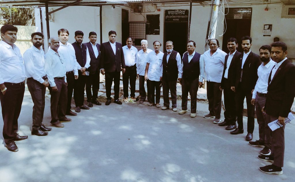 sheikhalimINC's tweet photo. मध्यप्रदेश राज्य अधिवक्ता परिषद के चुनाव में बड़वा तहसील न्यायालय में जन संपर्क कर अभिभाषक साथियों से मुलाकात कर प्रथम वरीयता का मत देने की गुजारिश की । https://t.co/b1wtcPW5pi