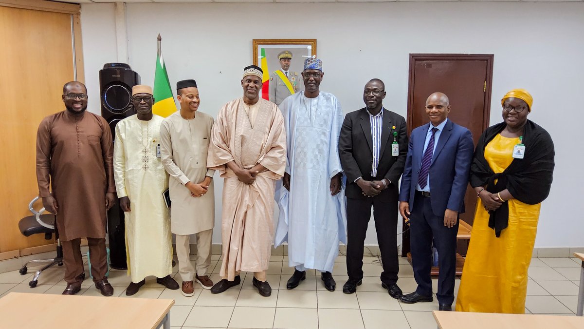 Le Ministre de la Réforme de l’État, M. Yaya GOLOGO, a effectué une visite de courtoisie au BVG. Avec le Vérificateur Général, M. Abdoul Aziz AGUISSA, les échanges ont porté sur la collaboration entre les deux structures dans le cadre de la mise en œuvre des réformes de l’Etat