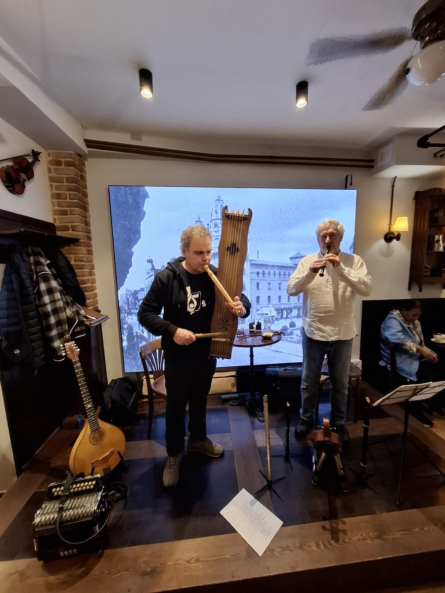 EspacioYvium's tweet photo. Ayer disfrutamos de Xiplarabel, el grupo formado por Fer y Jesús, que nos regaló una velada llena de música tradicional y raíces, poniendo en valor nuestra cultura leonesa. 

¡Gracias a todos los que nos acompañasteis! 

Nos vemos en los próximos eventos https://t.co/cX3UIAITqL https://t.co/C16PGtksg9