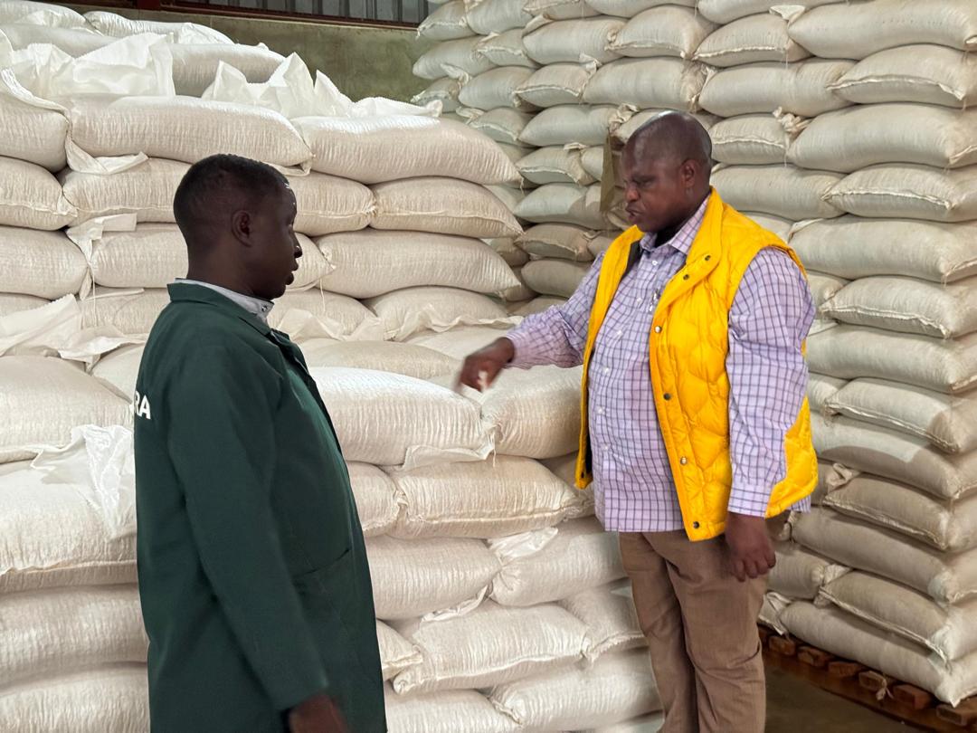 MaangiJoash's tweet photo. It gives me great pleasure to see Kenyans wakijituma in Uganda. Visted a Kenyan businessman who adds value to cereals in Nothern Uganda and exports (Some of it to Kenya). Congratulations and keep it up Alfred Mwangi. https://t.co/zkwKTZjBUc