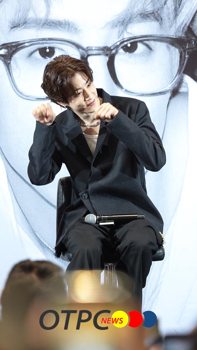 จุ๊บเหมียว เมี๊ยวเมี๊ยว ! "มาร์ค ต้วน" ในงานแถลงข่าว MARK TUAN Silhouette : The Shape of You FANCON 2026 in BANGKOK

MARK TUAN SILHOUETTE FANCON

#MarkTuan #Mark #마크 
#段宜恩 #มาร์คต้วน 
#MarktuanTheShapeOfYou_presscon
#MarkTuanFanconBKK2026 
#Silhouette #TheShapeofYou_BKK