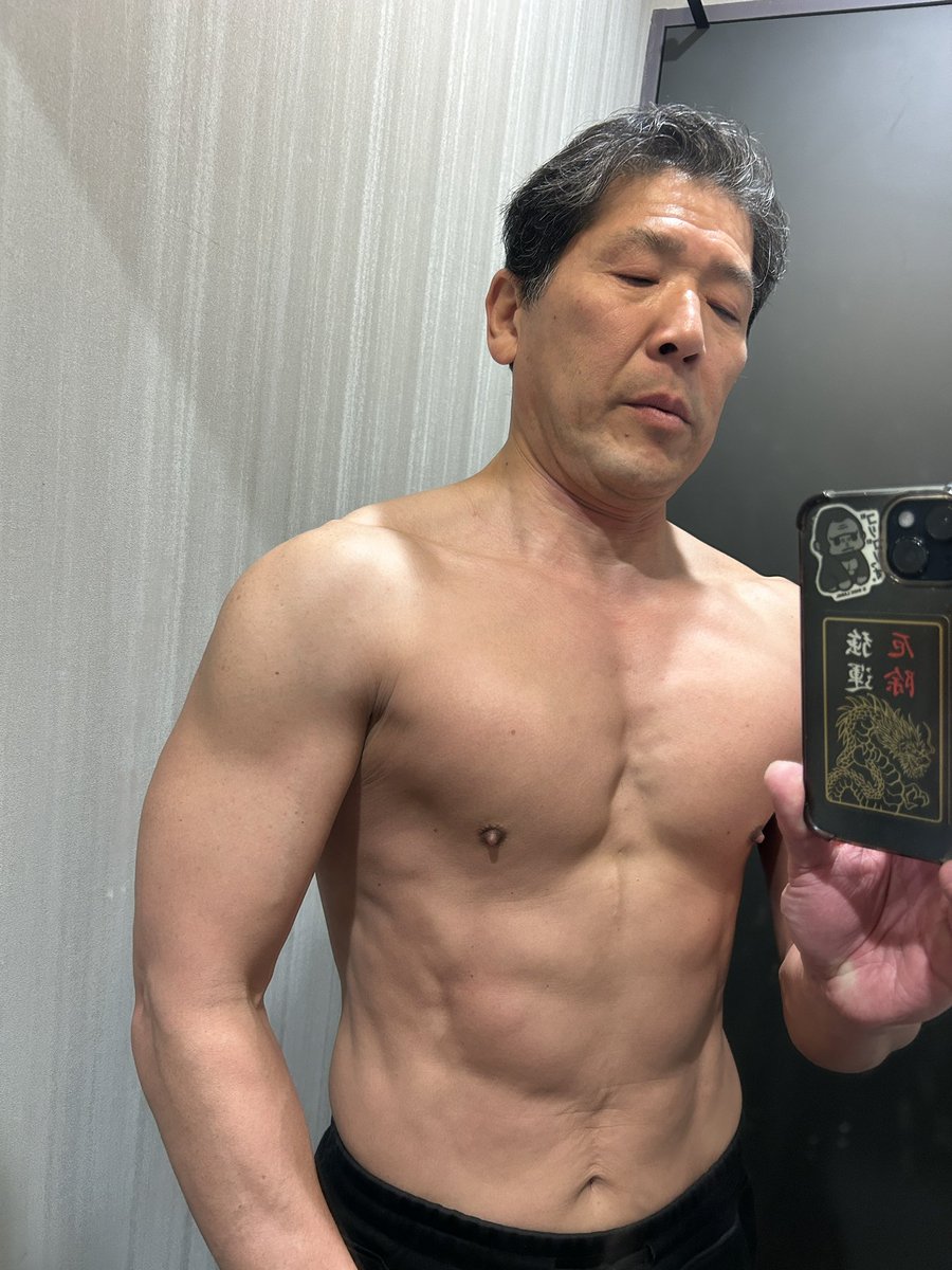 namatake08's tweet photo. #fitplace24西八王子 で胸トレからの#fitplace24八王子 でタンニング🔥タンニング始まるとスイッチ入る😊👍

#fitplace24西八王子店
#fitplace24八王子店 
#team_apf 
#筋トレおじさん
#valx 
#volix https://t.co/H2x8vQNMoo