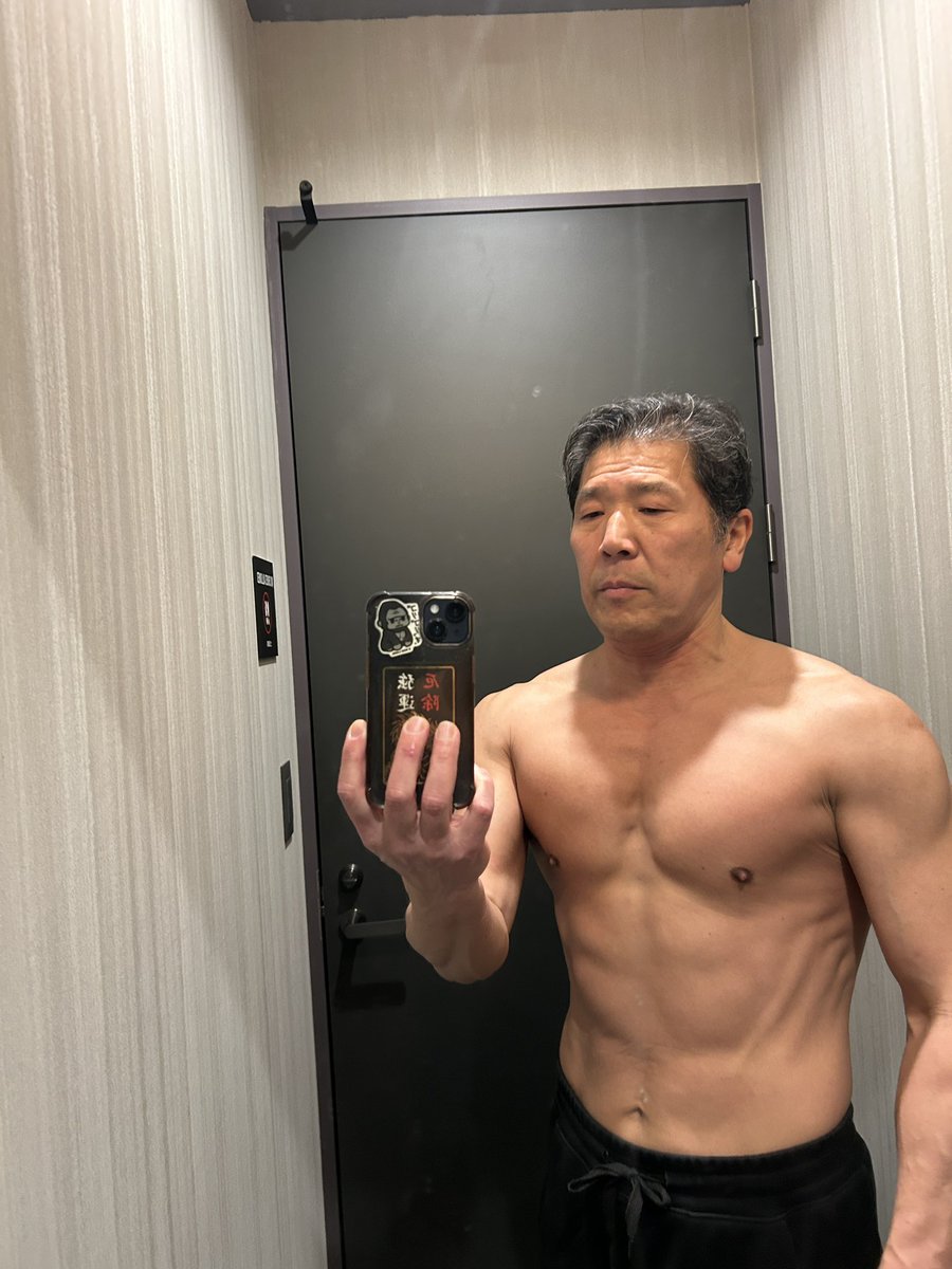 namatake08's tweet photo. #fitplace24西八王子 で胸トレからの#fitplace24八王子 でタンニング🔥タンニング始まるとスイッチ入る😊👍

#fitplace24西八王子店
#fitplace24八王子店 
#team_apf 
#筋トレおじさん
#valx 
#volix https://t.co/H2x8vQNMoo