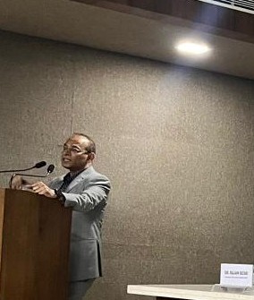 TbDivision's tweet photo. Dr. Sanjay Kumar Matto, Joint Commissioner, CTD, sensitized members of Southern Gujarat Chambers of Commerce and Industry in Surat on #TBMuktBharat Abhiyaan. He highlighted the crucial role industries can play in accelerating TB elimination efforts across India. https://t.co/jVWm5ecvt0