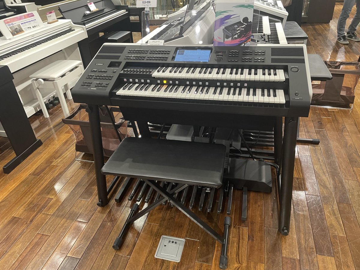 mpRuCBhcUT58965's tweet photo. 大阪府YAMAHAミュージックなんば店
els03シリー��を見に行きました。
3年後はELS03Xを買う予定です。
僕は愛媛県松山市のハーモニアス楽団という楽団に入ってます。今治市にも障がいのある、ブレイブハート楽団という楽団があって、つながるフェスタのイベントにブレイブハート楽団の団長がおりました https://t.co/HOy3kKkDuU