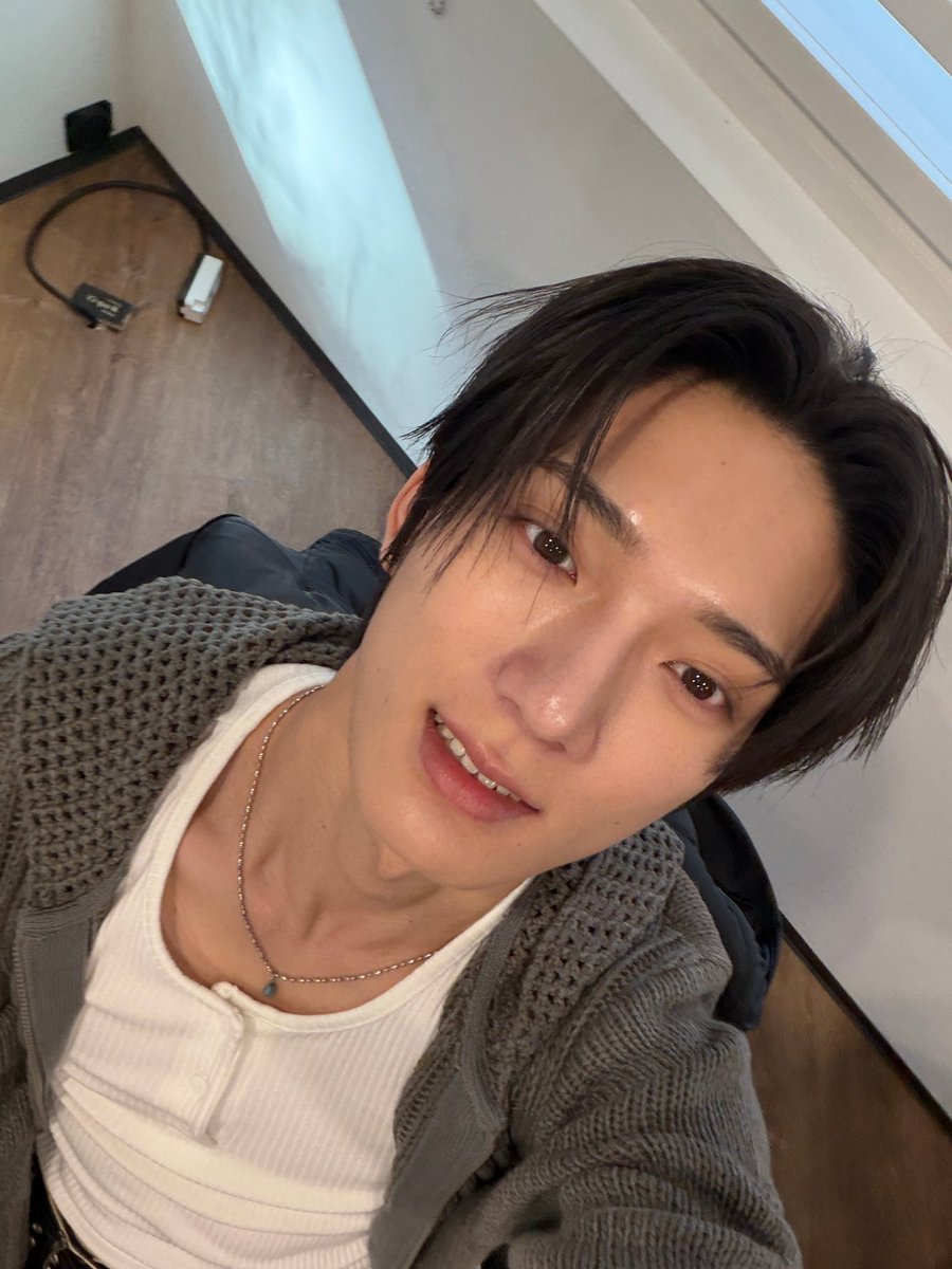 kuyngjun's tweet photo. TGIF https://t.co/re1aHXjs7f