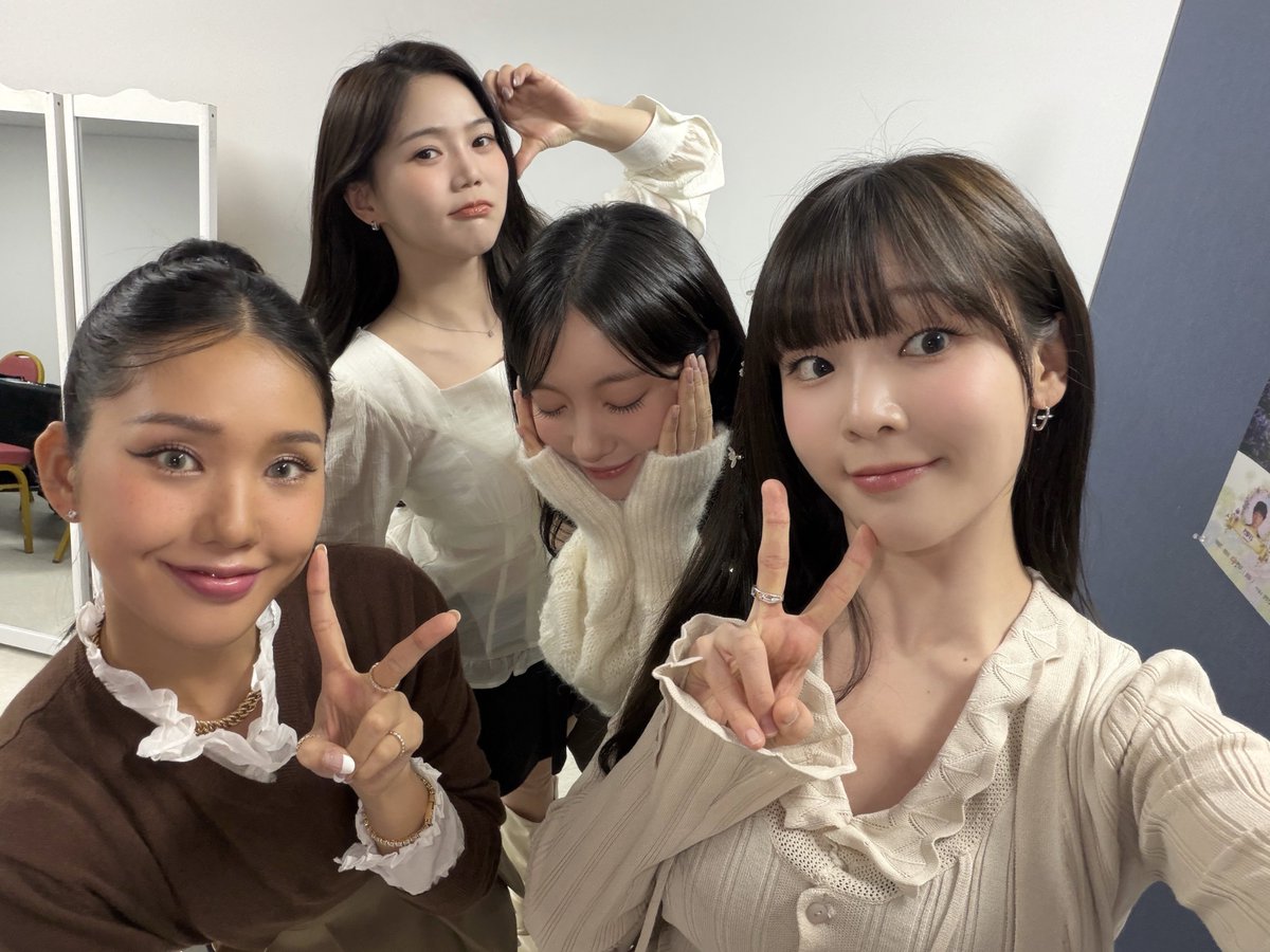 OHMYGIRL_official tweet media
