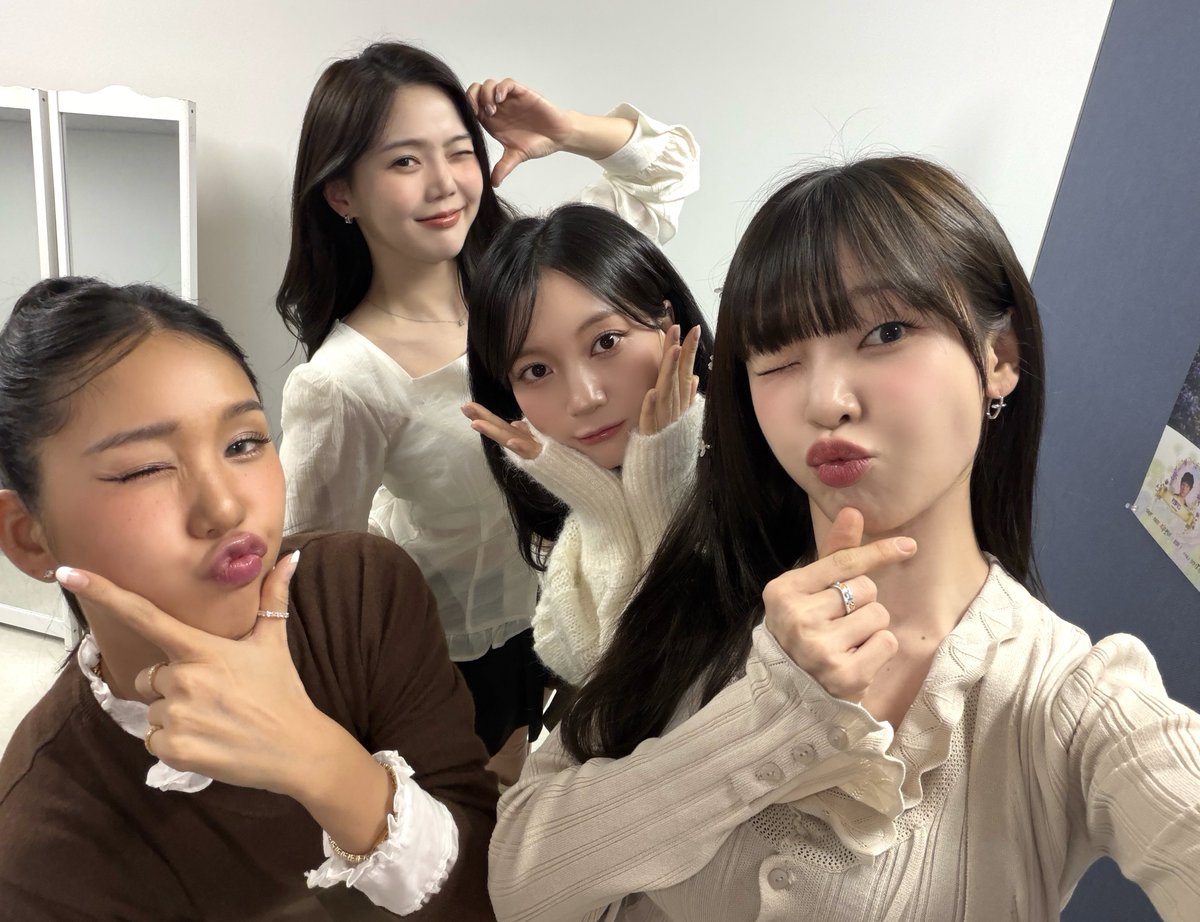 OHMYGIRL_official tweet media