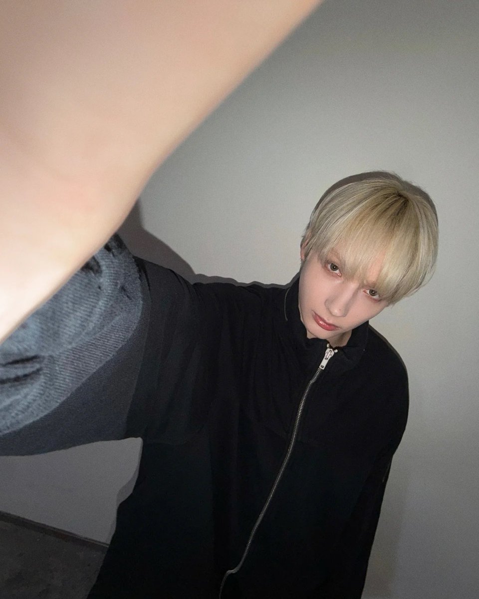 translatingTXT's tweet photo. [260227] #hueningkai (@.kaikamal_) instagram 

“please look forward to moa con”

🎵 txt - i’ll see you there tomorrow https://t.co/i1IG0QRC4G