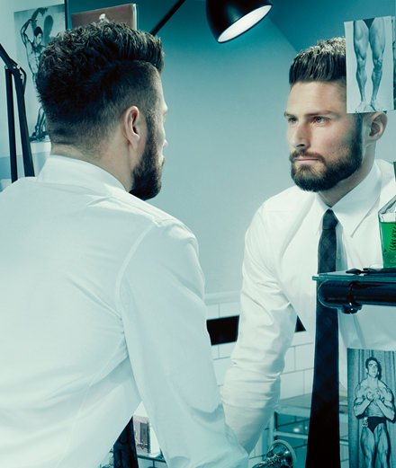 - Tié un tigre, Oliv'. T'as qualifié le club tout seul, hier soir. T'es monstrueux. Hier c'était pas l'Étoile Rouge, c'était l'Étoile Noire et toi t'étais Luke Skywalker, bordel. En plus t'es beau putain, t'es si beau. Allez, bonne journée mon champion, t'es un monstre. Je t'aime