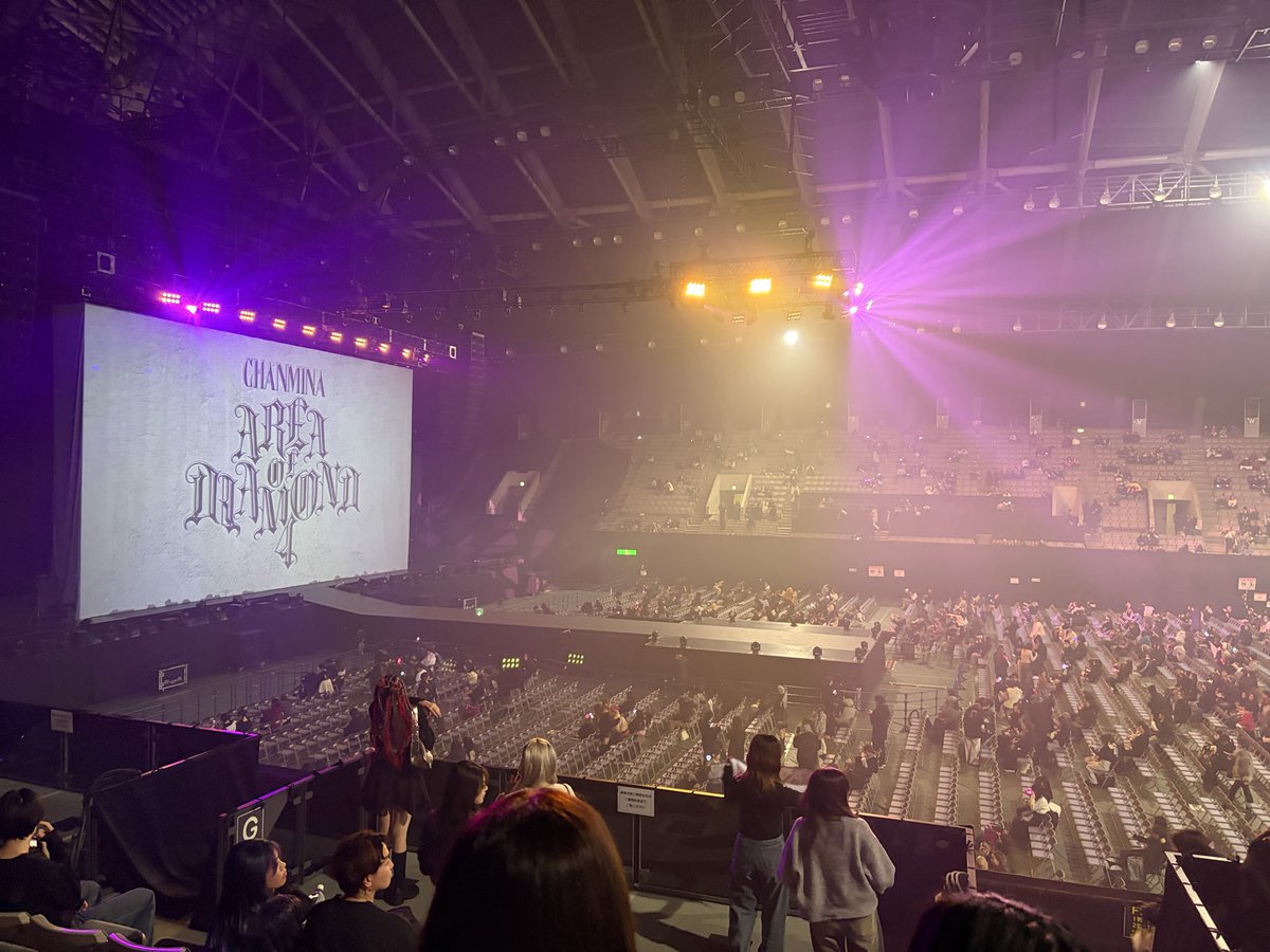 Pafe_m7's tweet photo. 意外と見える席でよかった！
トイレが心配だけど笑 https://t.co/YBkit6pdkb
