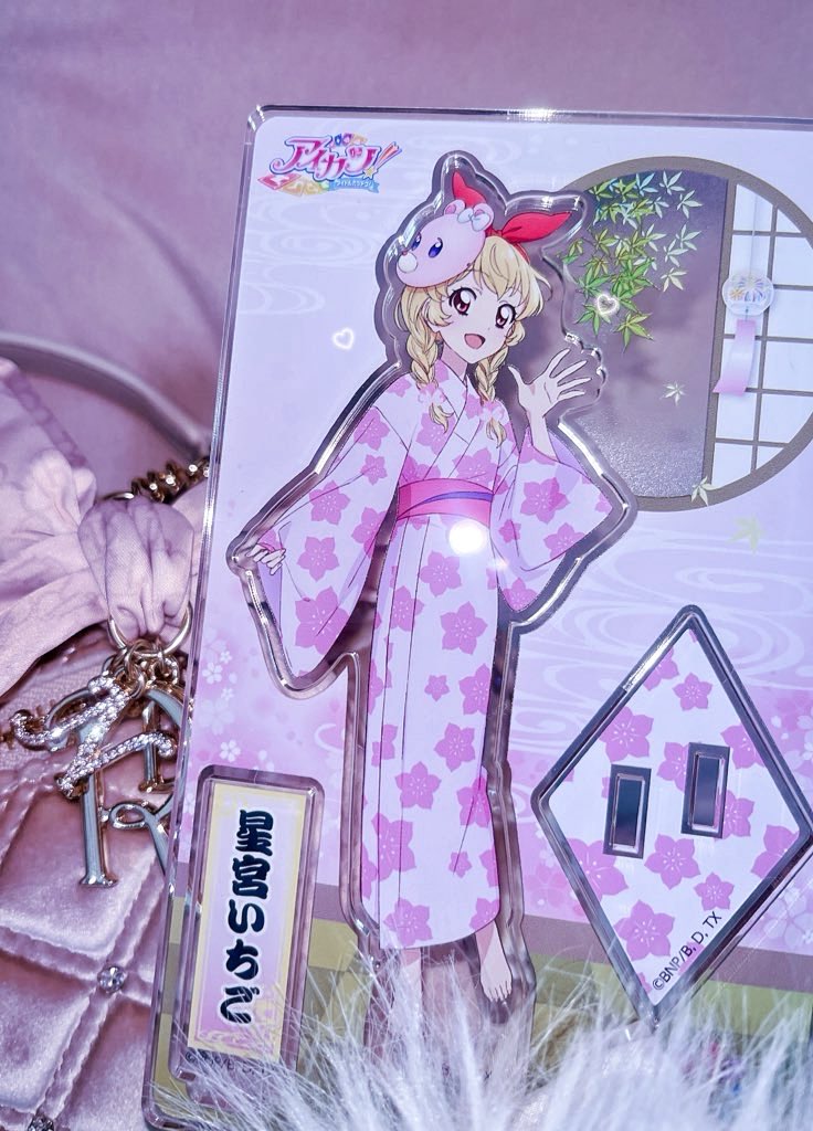  ︎︎
          ┏ ♡  ━━━━━━━━━━━━ ♡  ┓
               浴衣がいちごちゃんっぽくて可愛い
          ┗ ♡ ━━━━━━v━━━━━━ ♡ ┛