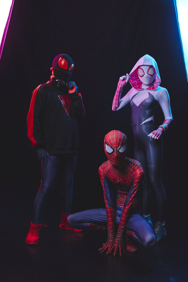 真ん中上に写ってるの僕だよー　3人とかでも撮らしてもらえてめちゃかっこよく撮ってもらえる！！
フォースサミットでコスする人是非〜