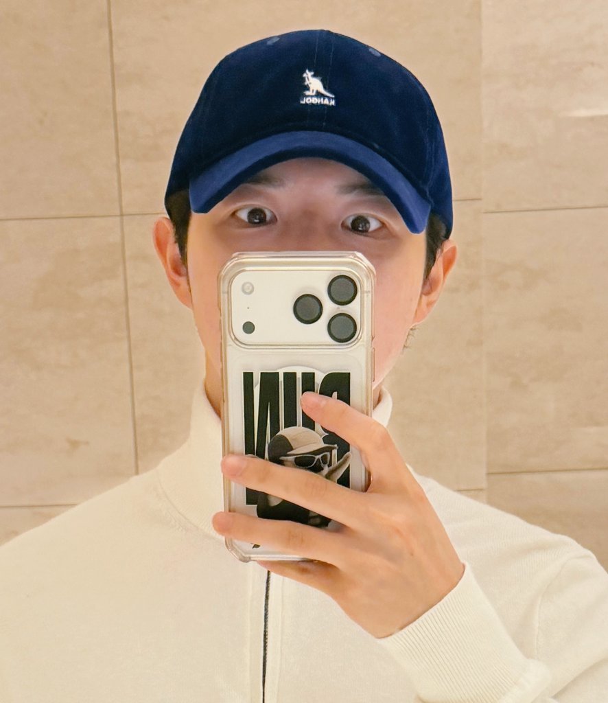 왜 귀엽게 눈 뜨지? 좋게~🤗🤗💕
살 빠지니까 남성미 더 느껴져
#김재환