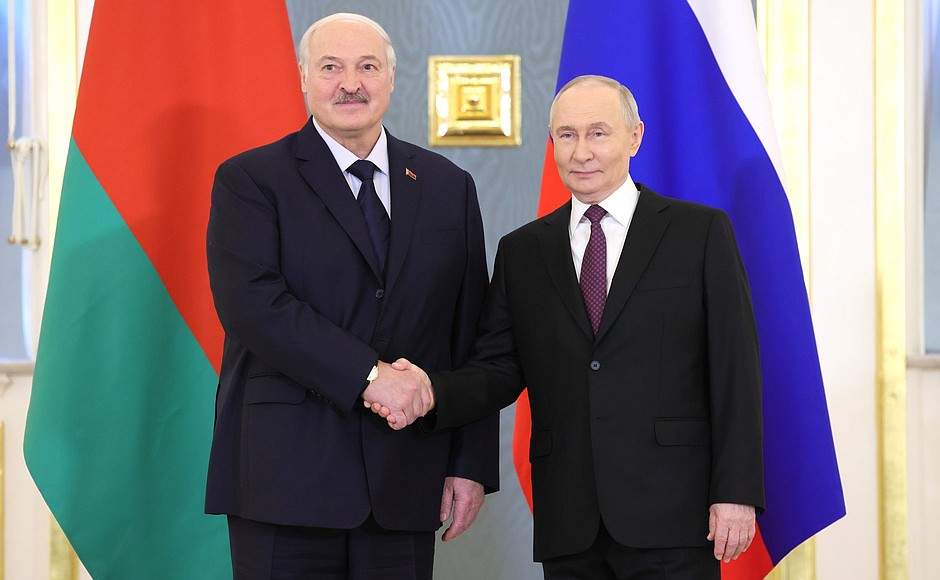 mfa_russia's tweet photo. 🇷🇺🇧🇾 On Feb 26, Presidents of Russia &amp; Belarus held a Meeting of the Supreme State Council of the #UnionState.

In the 30th anniversary year of the Union, the Meeting outlined further comprehensive steps to deepen &amp; strengthen #RussiaBelarus cooperation.

https://t.co/z2ClNqXPyq https://t.co/zihUqk4WWF
