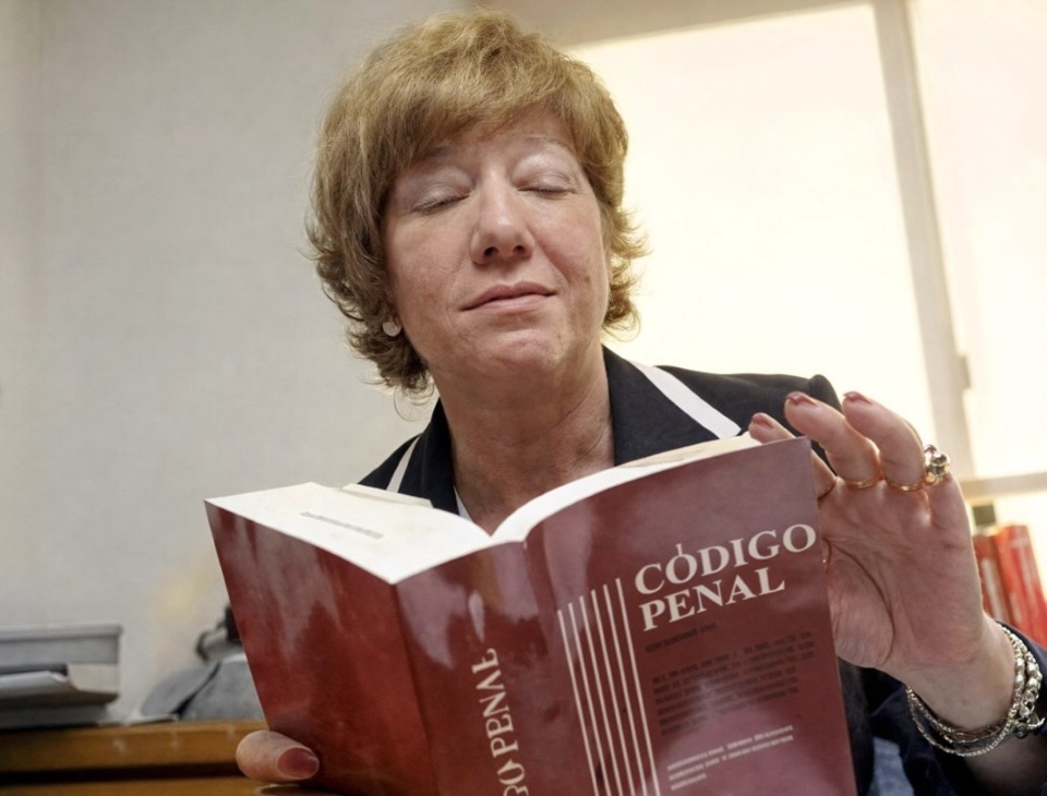 MariaPortelli21's tweet photo. @bibliotequesuv Hui destaquem la figura d'Ángela Murillo, que ens va deixar el 12 de febrer.
1a dona a ingressar a la Sala Penal de l’Audiència Nacional. Amb 44 anys de carrera, va dictar sentències en casos clau. Un referent per al món del Dret i per a les joves juristes @DretUV https://t.co/zDKPMWWrBN