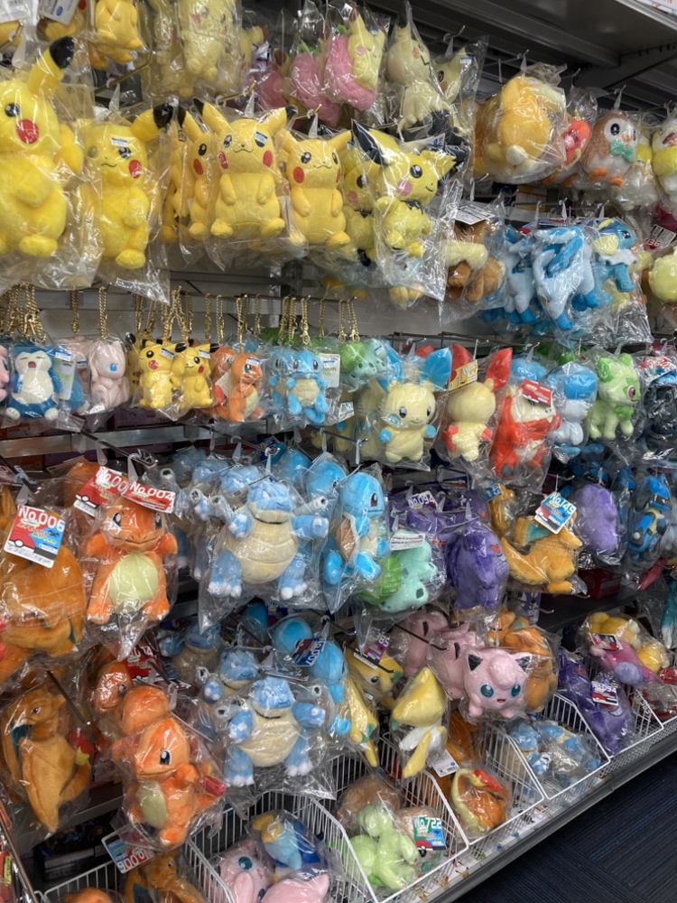ポケモン30周年❣️ 当店1階にはぬいぐるみやモンコレ、リーメントなど