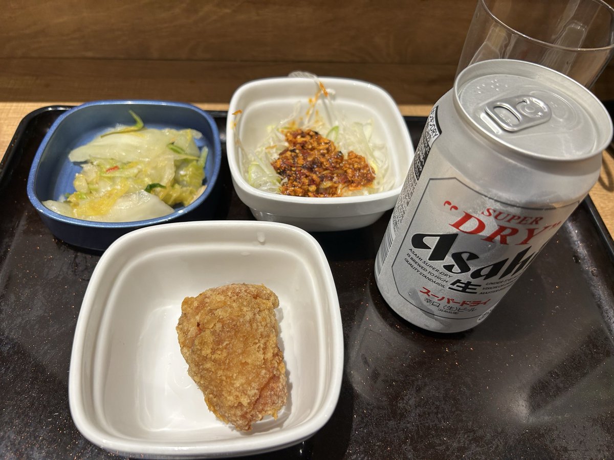 matyapiro's tweet photo. 初めての吉飲み😆ねぎラー油、お新香、唐揚げ、ビール、895円

#吉野み https://t.co/8JllfJPiWd