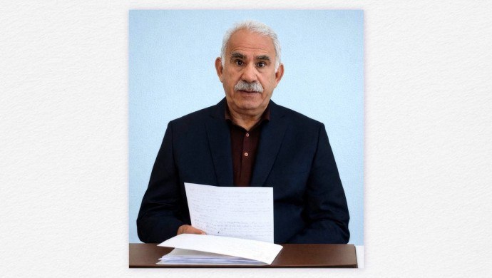 Abdullah Öcalan:

''Vatandaşlık ilişkisi, millete aidiyet üzerinden değil devletle bağ esas alınarak kurulmalıdır. 

Özgür yurttaşlığı esas alıyoruz. Din ve dil empoze edilemediği gibi milliyet de edilmemelidir.''

#KurdsOnAlert