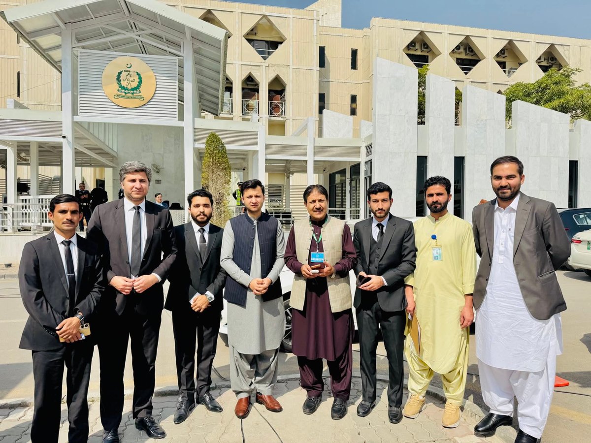 PSOIslamabad's tweet photo. الحمد اللہ 
پشتونخوا نیشنل عوامی پارٹی کے محبوب چئیرمیں خوشحال خان کاکڑ این اے 251 سے ایم این اے قرار سپریم کورٹ نے آرڈر جاری کردیا 
چئیرمین صاحب کی جانب سے سلمان اکرم راجا ایڈوکیٹ سپریم کورٹ، ایڈوکیٹ صابر صاحب، ایڈوکیٹ مطیع اللہ شینواری، ایڈوکیٹ سیف الرحمان https://t.co/rwcdC97aUb