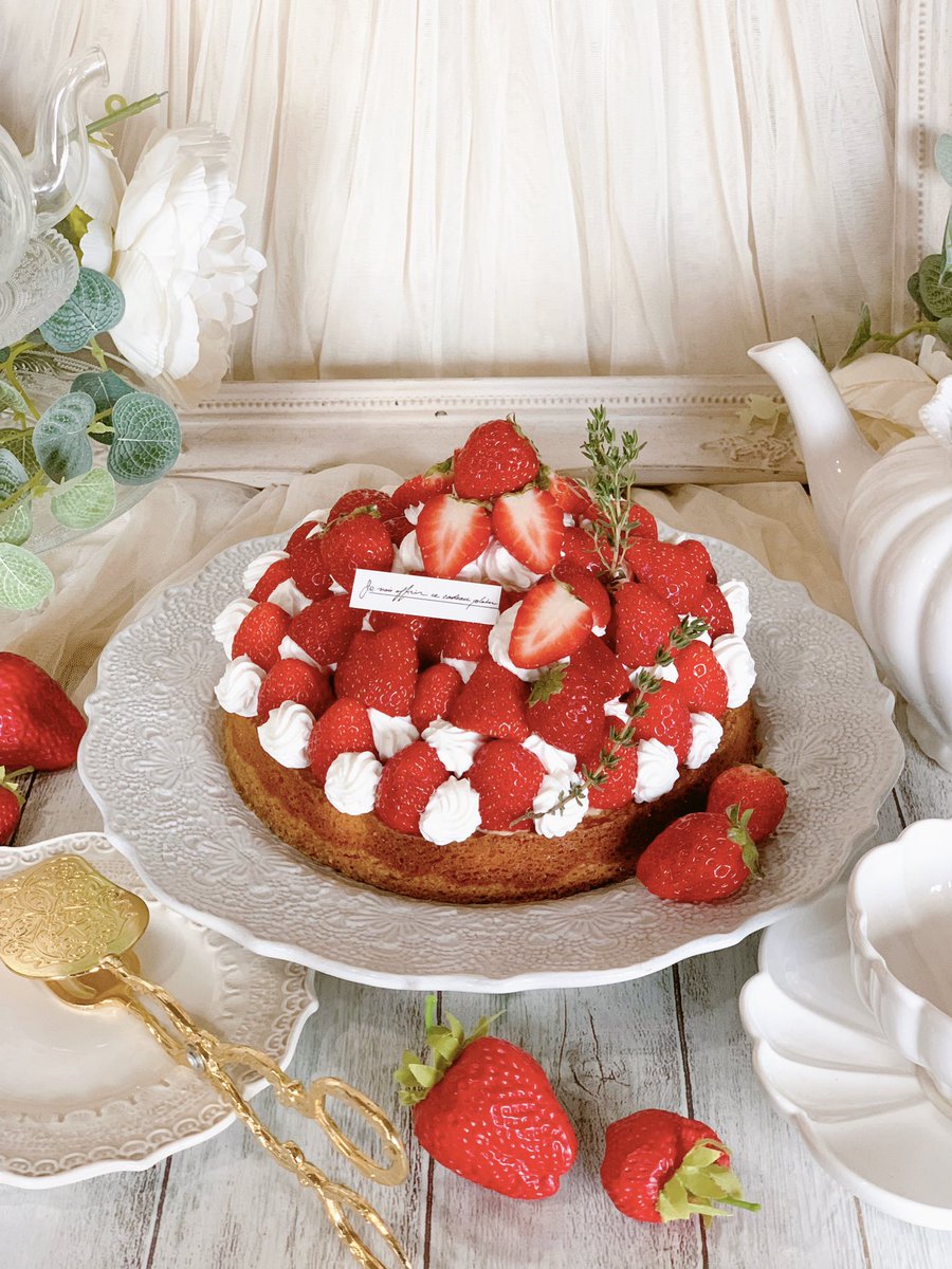 この間作ったいちごタルトでカレンダーを作ってみました🙌 良かったら