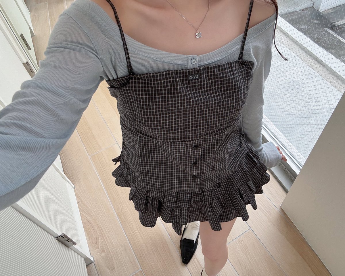 バズったｺﾁﾗのシャツ、本日…ᝰ✍︎꙳⋆ ブルー合わせもたまらなく