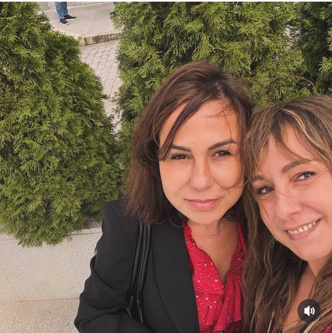 Ayer la UCO con su último informe, confirmó que la hermanísima de Ana Pardo de Vera, está de mierda hasta el cuello. No solo por amaños en las adjudicaciones de obra pública del Ministerio de Transportes, sino también por las mascarillas.