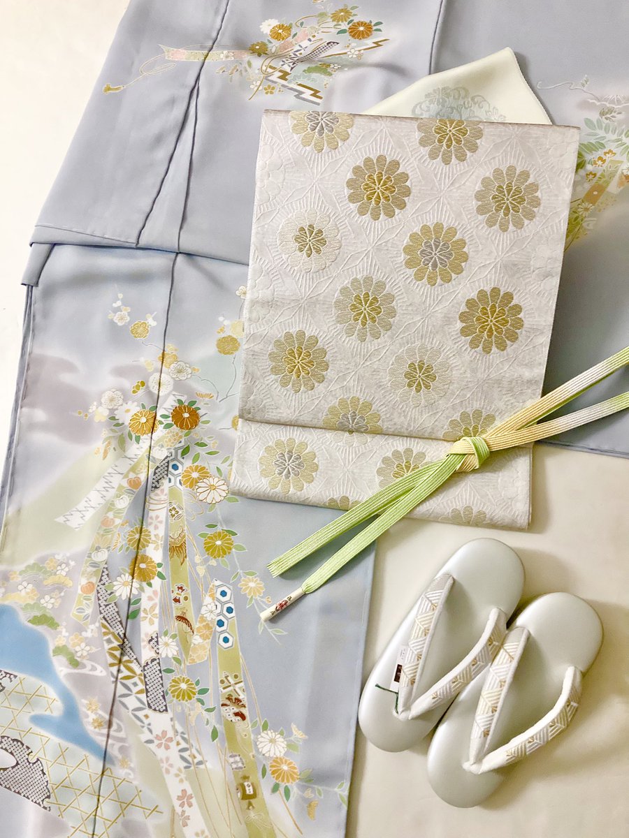 私は呉服屋ですから、もちろんお求めいただいてお召しいただければ嬉しいですが、こんな美しい着物、ぜひ画面上だけでも愛でていただけませんか…