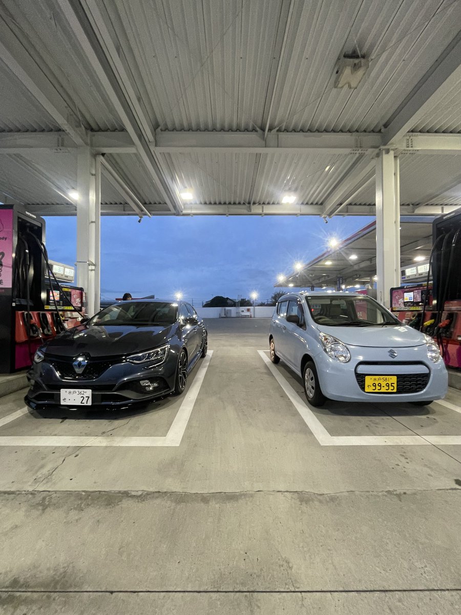 新たな足車（バトルマシン）
ha25sアルトのマニュアル納車しました。

埼玉から茨城までリミッターぶち当たり高速巡行で帰ってきてもリッター22キロ走るのヤバすぎる