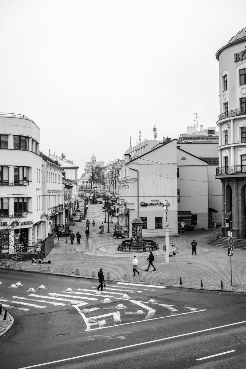 Minsk,Belarus
11/2025
#streetphotography 
#cityscape 
#blackandwhitephotography