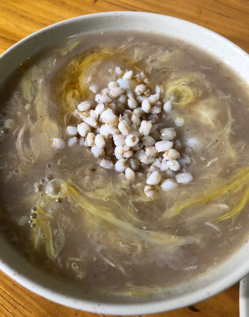 HenanPlus's tweet photo. Have you tried these hidden gems from #Henan?
Chicken Sha Soup🥣—warming and cozy.
Steamed Veggies🥬—light and healthy.
Watermelon Sauce🍉—salty and sweet.
Fermented Noodles🍜—tangy and slurp-worthy.
Which one first?
#ChineseCuisine #FoodAdventure #AuthenticChineseFood https://t.co/RECwIgg1Tr