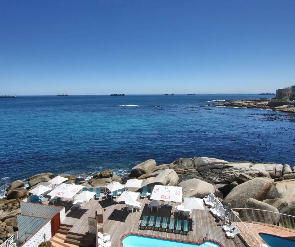 First_Group_ZA's tweet image. Bantry Bay offers a peaceful luxury escape with sweeping ocean scenery right outside your window. 

✨Book your Bantry Bay stay and experience seaside sophistication at its finest.

Click Here: bit.ly/3Oqv3qC

#FirstGroupSA #FirstExchange #BantryBay #CapeTownEscape