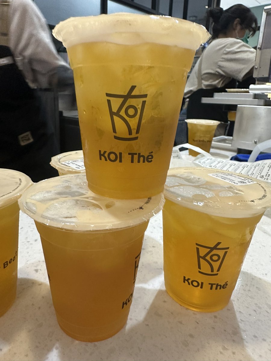 มี Koi The มาแจกนะคะ 101 แก้ว Siam square one ใกล้กับโซนสติกเกอร์โปรเจคค่ะ ขึ้นบันไดเลื่อนมาชั้นนึง  จากน้อง <a href="/Jaeten127/">จอตอล์💗</a>  บอกโค้ด #HAPPYTENDAY แจกน้องพนักงานได้เลยค่ะ คนละ 1 แก้ว  💜💜💜💜 หาไม่เจอทักมาน้า เดี๋ยวคอยอัพเดทยอดเหลือ