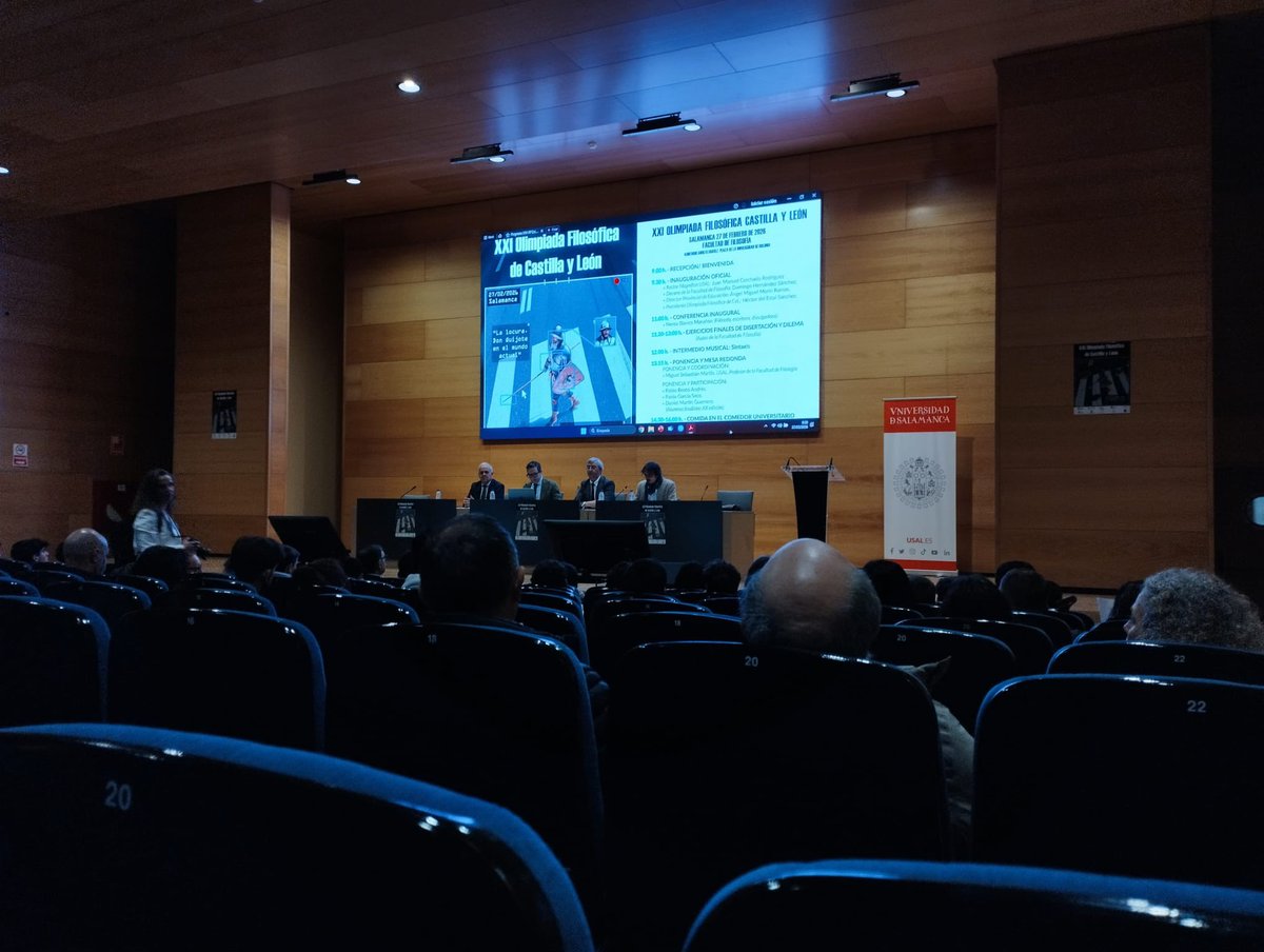 Comenzamos la jornada de la #OlimpiadadeFilosofia en la #Usal con representación de nuestra casa!