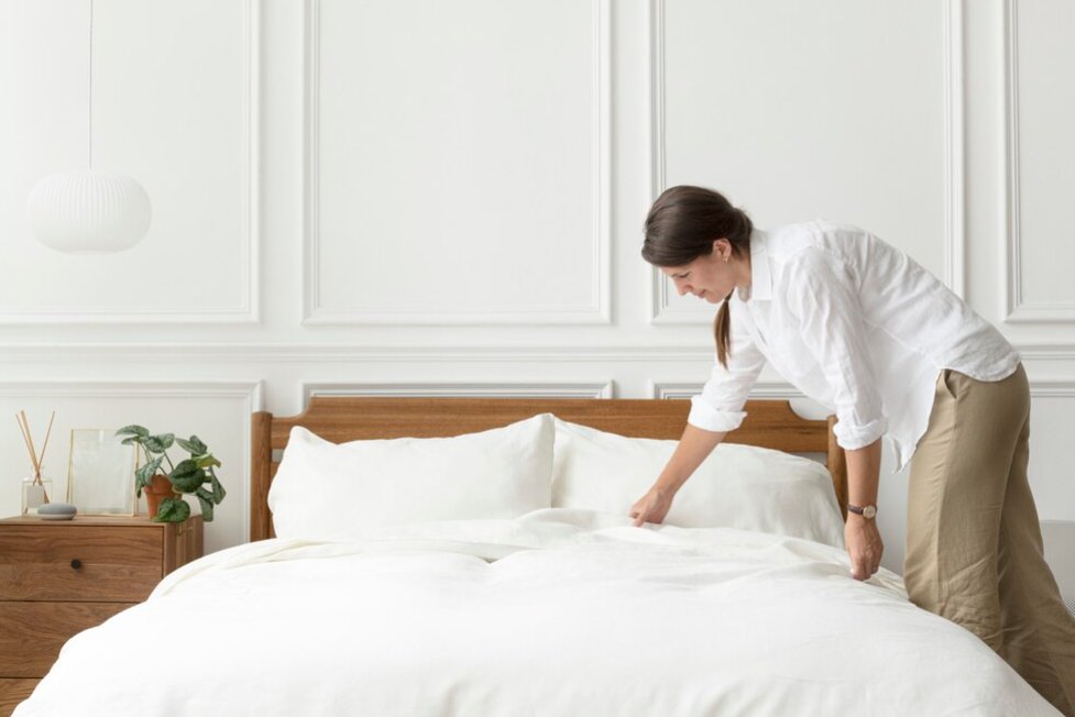 TSJ de Andalucía | La obligación de prestar algún servicio propio de la hostelería puede ser suficiente para que la actividad de apartamentos turísticos quede sujeta y no exenta de IVA..... tlbgo.com/s/6V6725mRW3