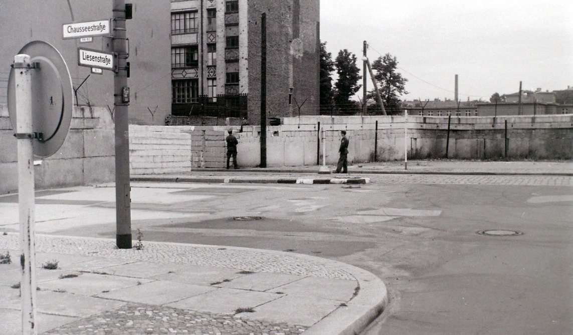 Berlin Wall at Chausseestrasse, 27 August 1962. I post photographs taken on  my many Berlin visits in the 1950s and 1960s. 180 unique historic street images of East and West Berlin are in my book "Berlin in the Cold War" (Amberley Publishing.). #Berlin