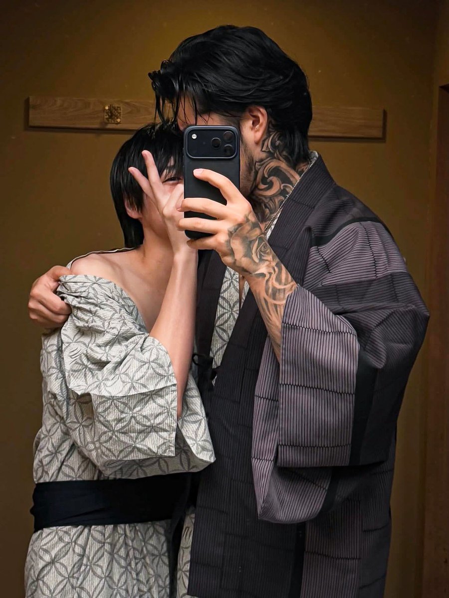 พี่ฮิโระมาหมดละ เหลือคลิปอาบน้ำ 🤭  ต้องอาบโชว์ทุกรอบที่มีรอยสักใหม่ 👏🏻👏🏻 รอนะคะ