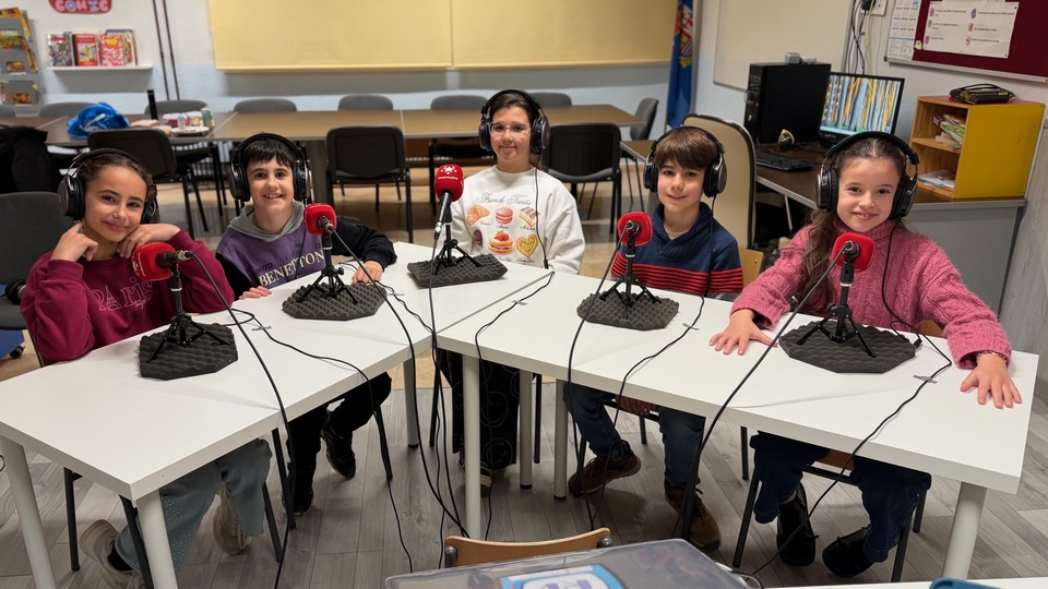 Nuestros grandes colaboradores merecen un diez. Arranca La Radio del Cole de <a href="/ondamadrid/">Onda Madrid</a> desde el Colegio Santa Teresa de #Aranjuez.