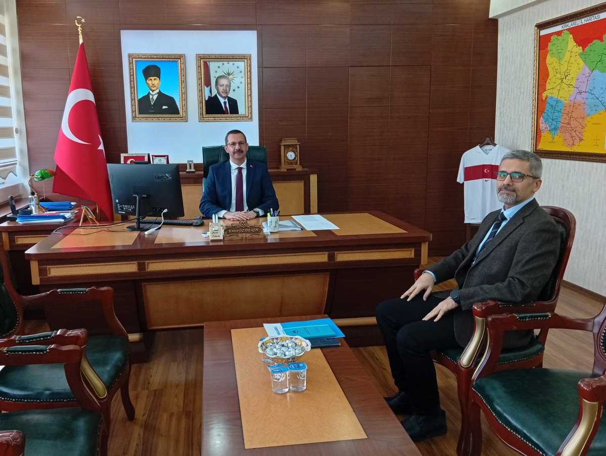 Kırklareli Üniversitesi Sürekli Eğitim Merkezi Müdürü Doç. Dr. Sayın Erkan TAŞDEMİR, Kaymakamımız Sayın Enver ÖZDERİN’i makamında ziyaret etti.