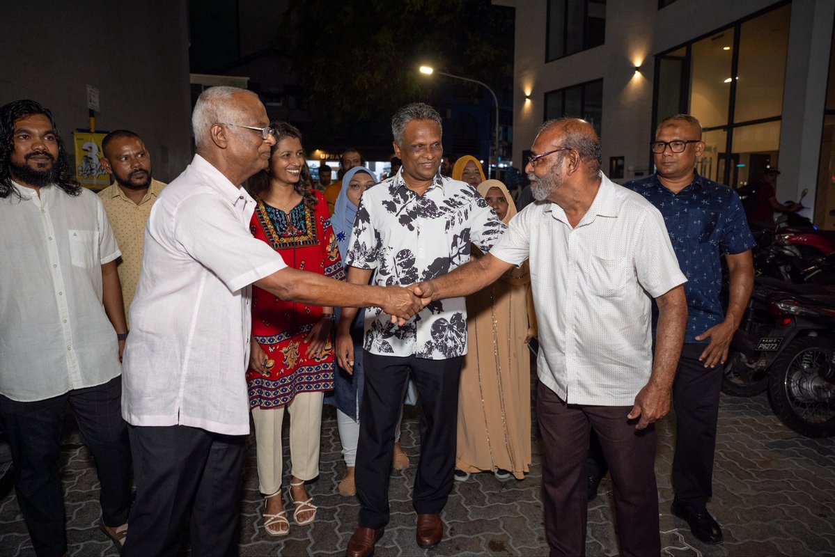 މާފަންނު މެދު ދާއިރާ T11 ގެ އެމްޑީޕީގެ ދޮރުން ދޮރަށް ހަރަކާތުގެ ތެރޭން. 

މާލެ ސިޓީ މޭޔަރ ކަމަށް <a href="/adamazim/">Adam Azim, Mayor of Male’ City</a> 
☑️3️⃣

މާލެ ސިޓީ އ.ތ.މ ކޮމެޓީގެ ރައީސާ ކަމަށް <a href="/reesha_a/">Aishath Reesha</a> ☑️3️⃣

މާފަންނު މެދު ދާއިރާގެ ކައުންސިލް މެންބަރު ކަމަށް <a href="/AishathHannah/">aishath hannah</a> 
☑️8️⃣

މާފަންނު މެދު ދާއިރާގެ އ.ތ.މ ކޮމެޓީގެ