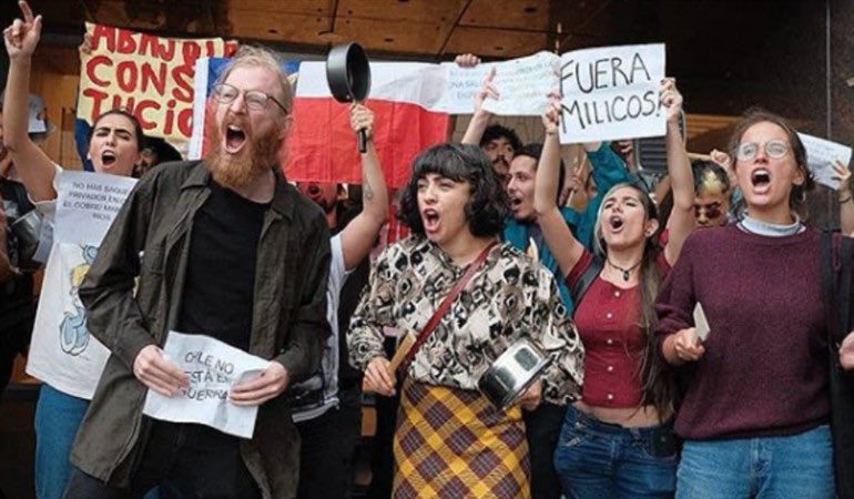 anyways, if you want to stan a chilean artist that has a great heart and is an activist, stan mon laferte ❤️