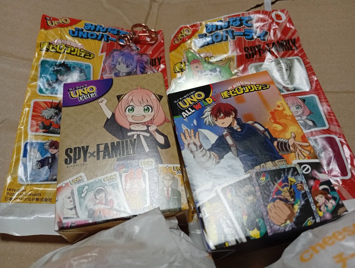 マクドナルドのハッピーセットのみんなでUNOを買ってきました。 2個