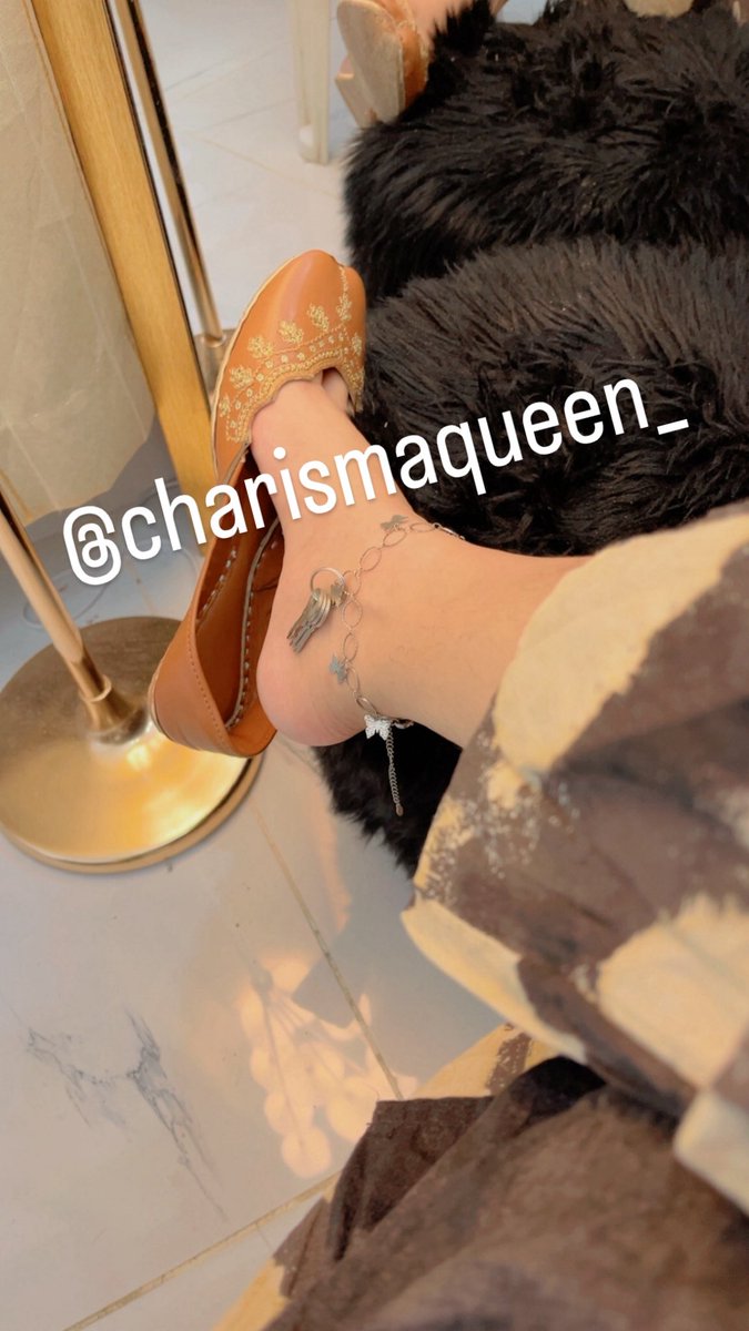 charismaqueen_'s tweet photo. Way out of your league ✨😈 https://t.co/n7oOOqvZcz