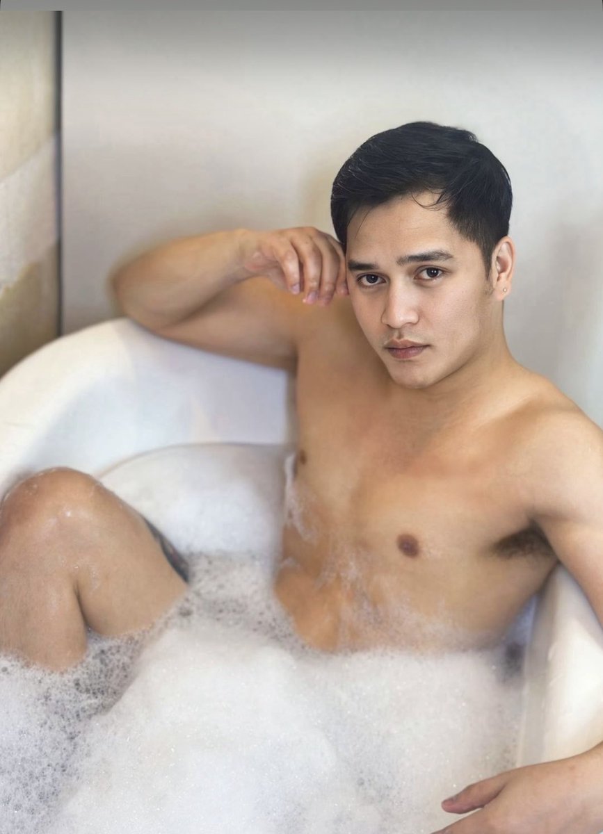 Chesterrova9's tweet photo. Available po ako tonight tara bathtub 🛀 💦 https://t.co/kbzLiwVtqO