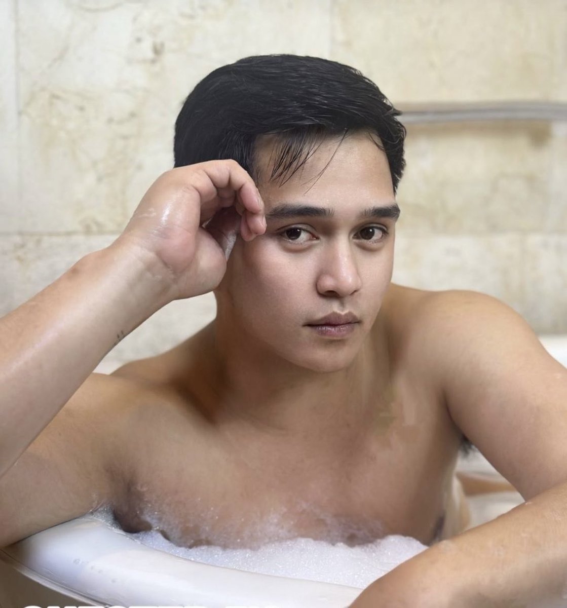 Chesterrova9's tweet photo. Available po ako tonight tara bathtub 🛀 💦 https://t.co/kbzLiwVtqO