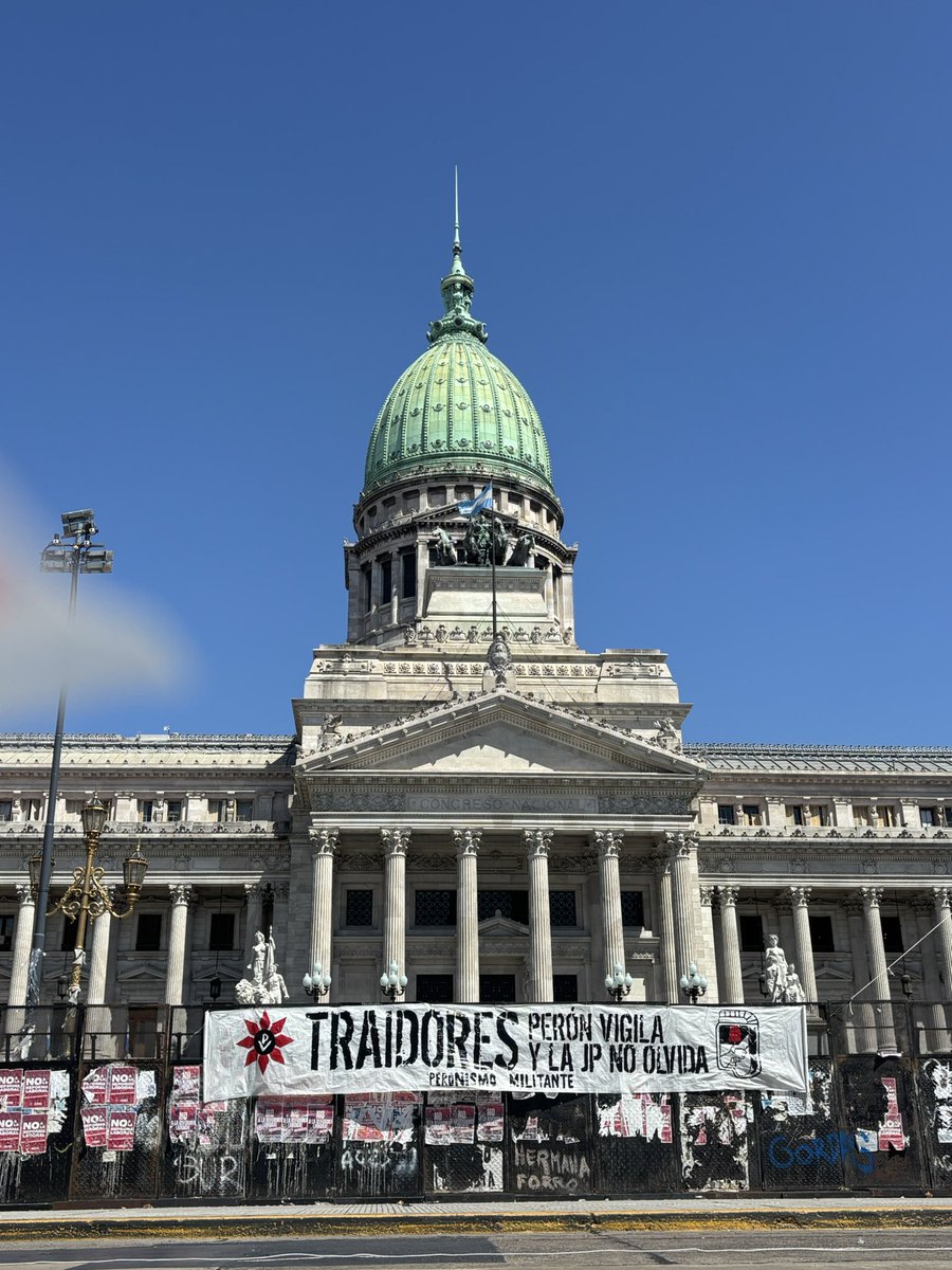 Traidores.
Perón vigila, la JP no olvida