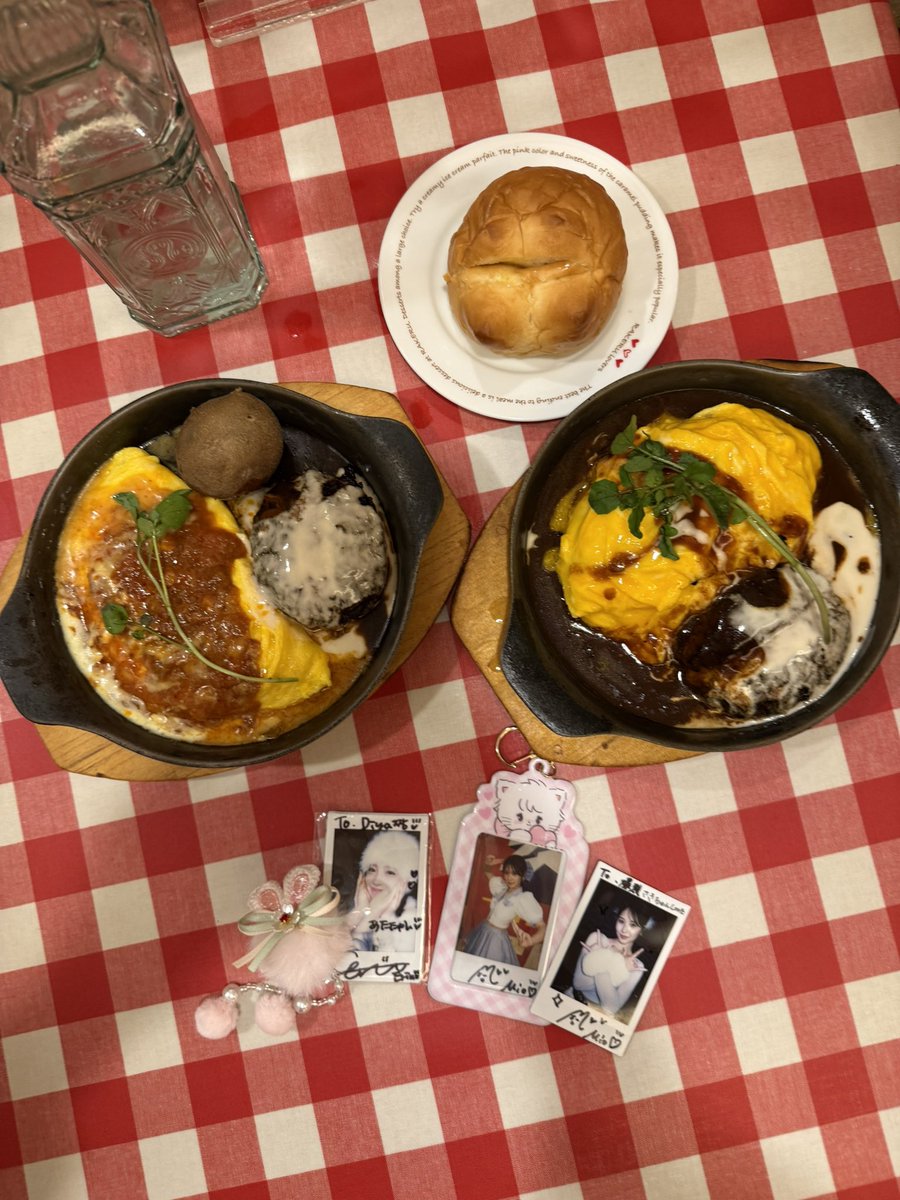 unicode_sooah_'s tweet photo. エリンちゃんがおすすめしてくれた喫茶店混みすぎててお隣のラケルでぃやちゃんと行ったよ〜🎀🌟 https://t.co/K5lLC33cTc
