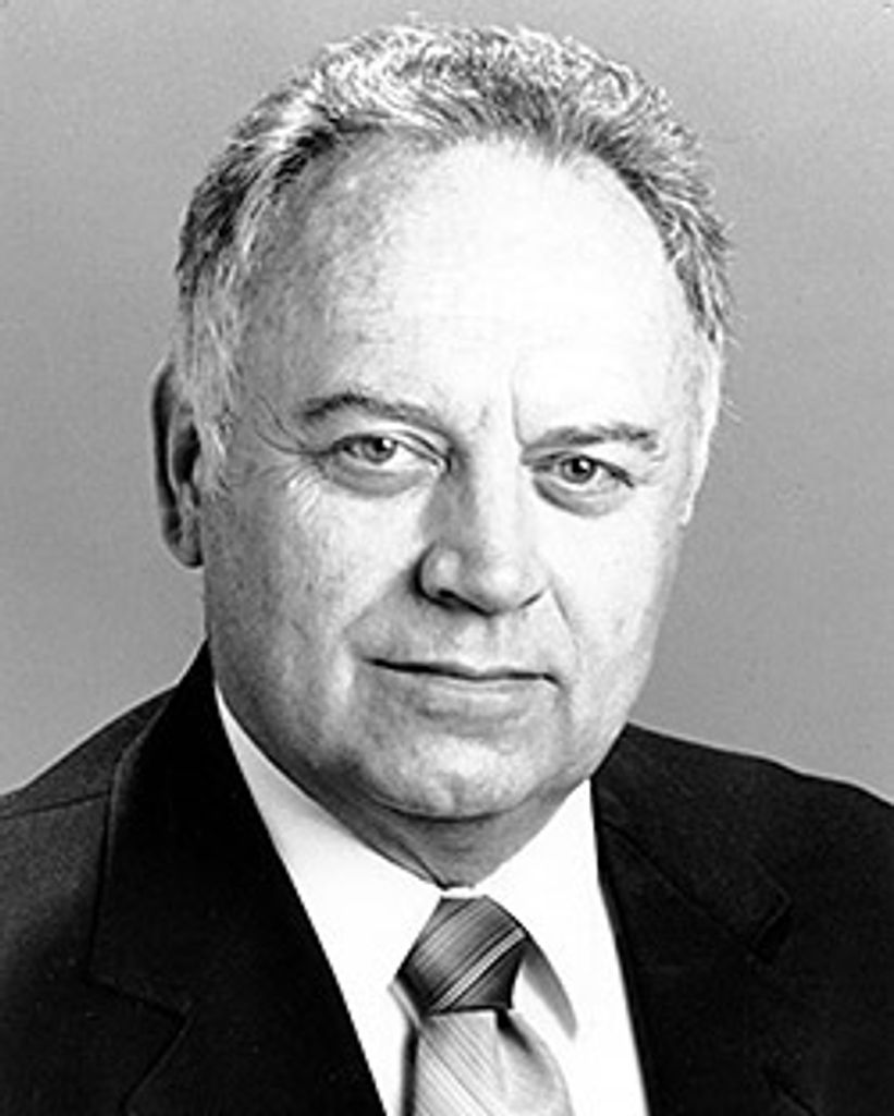 USDA_ARS's tweet image. During #NationalEngineersWeek, we remember ARS Hall of Famer Dr. Stuart Nelson, who passed in September at age 98. Nelson joined ARS in 1954. He was known internationally as an authority on dielectric properties, (the characteristics of poor conductors of electricity that