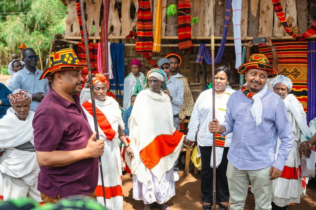 Landoforigins's tweet photo. Following the sectoral performance review in Arba Minch, the tourism family led by Tourism Minister Selamawit Kassa, explored the tourist attractions of Gamo, including Dorze Village.
https://t.co/tiHChamEk7
#VisitEthiopia #LandOfOrigins #ArbaMinch #GamoZone #DorzeVillage https://t.co/6JX9k5oMJ7